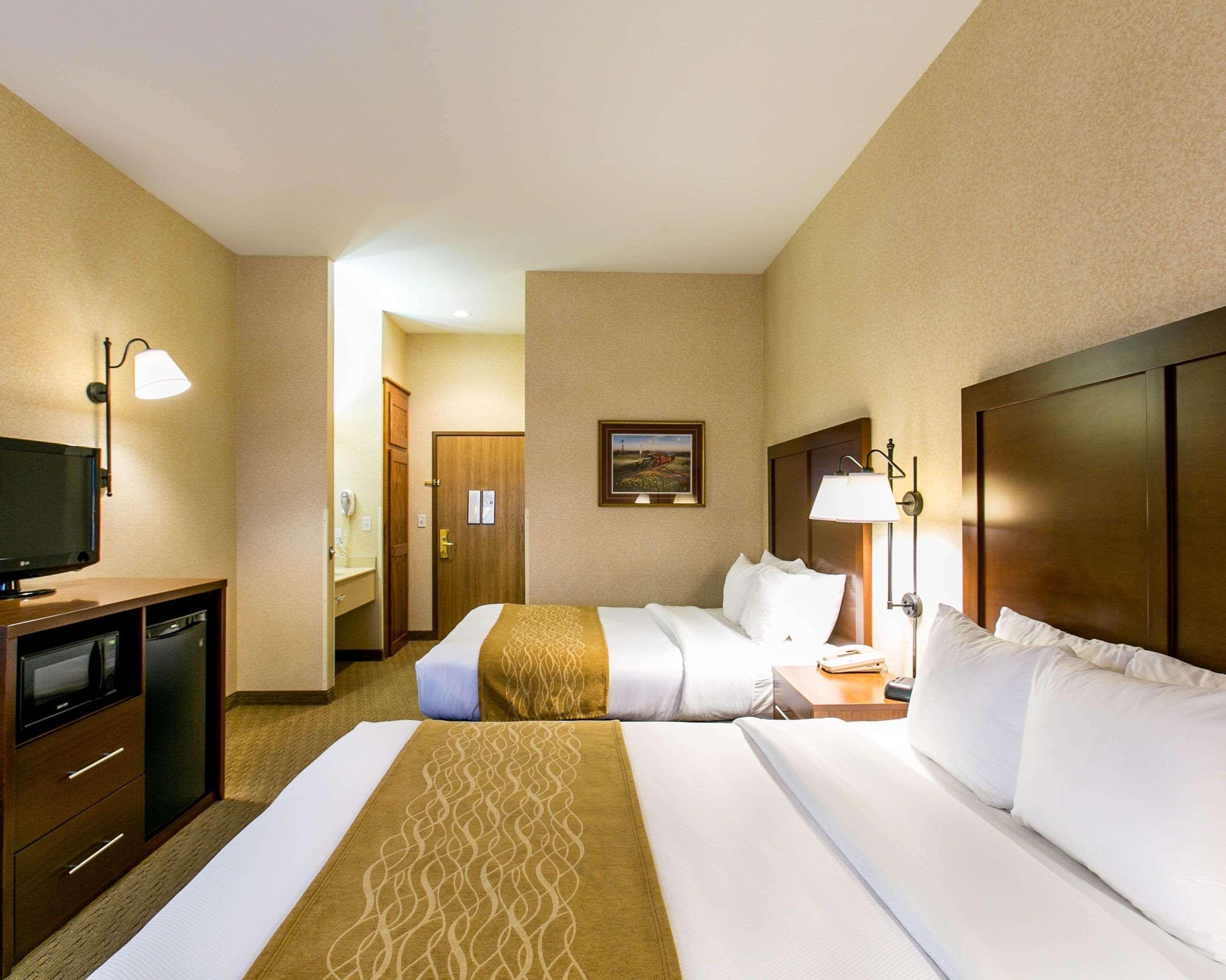 Comfort Inn Warrensburg Station Exterior photo