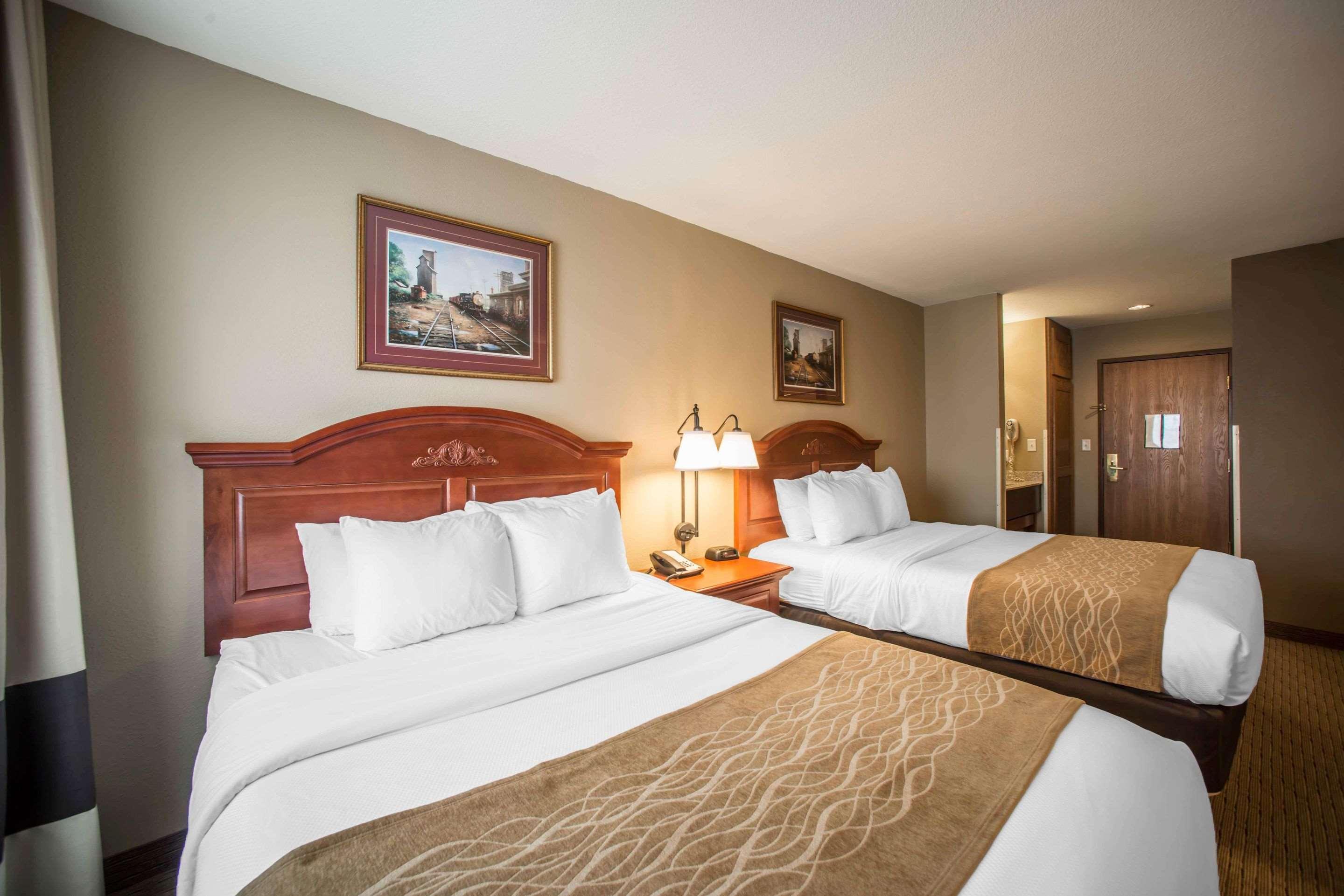 Comfort Inn Warrensburg Station Exterior photo