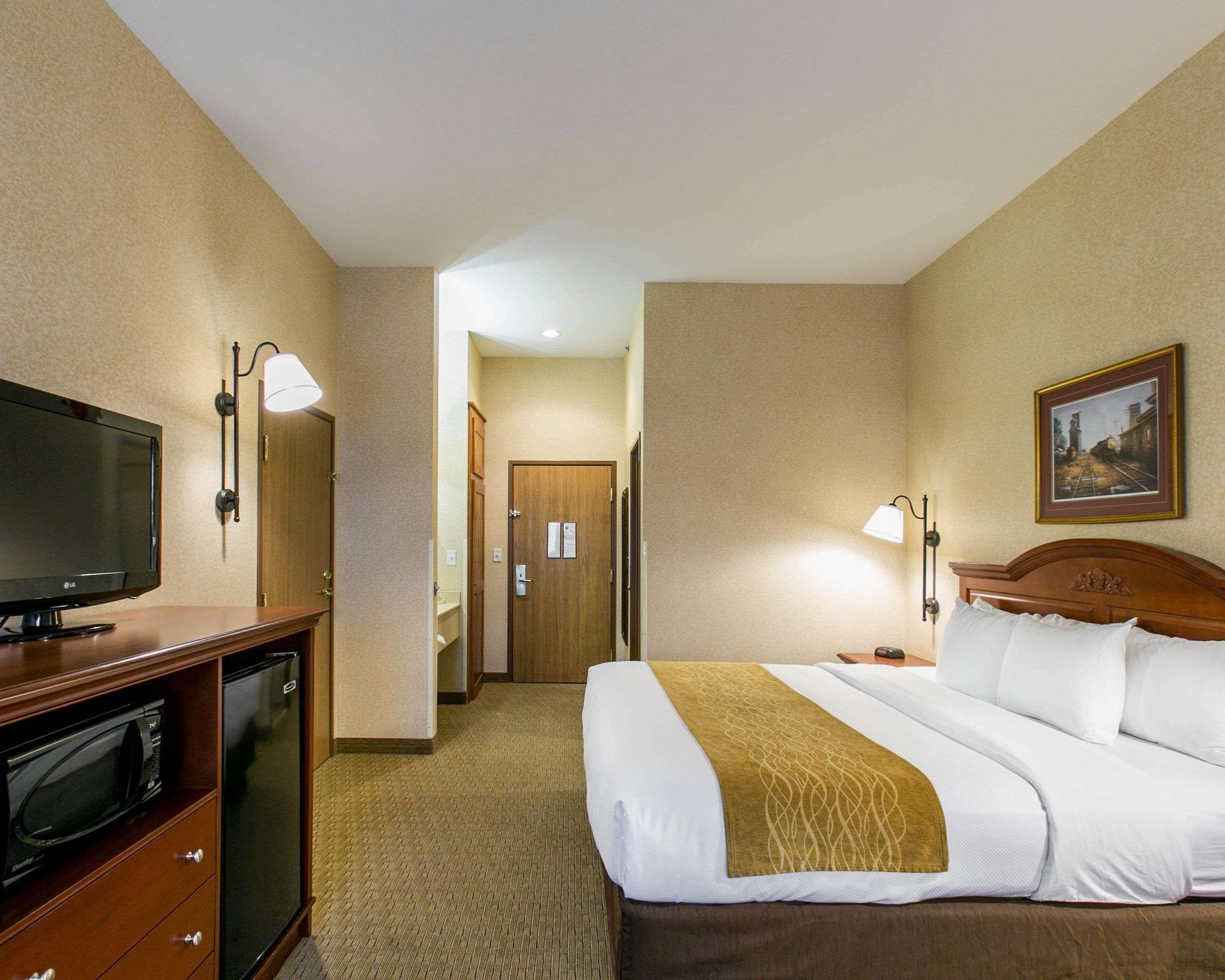 Comfort Inn Warrensburg Station Exterior photo