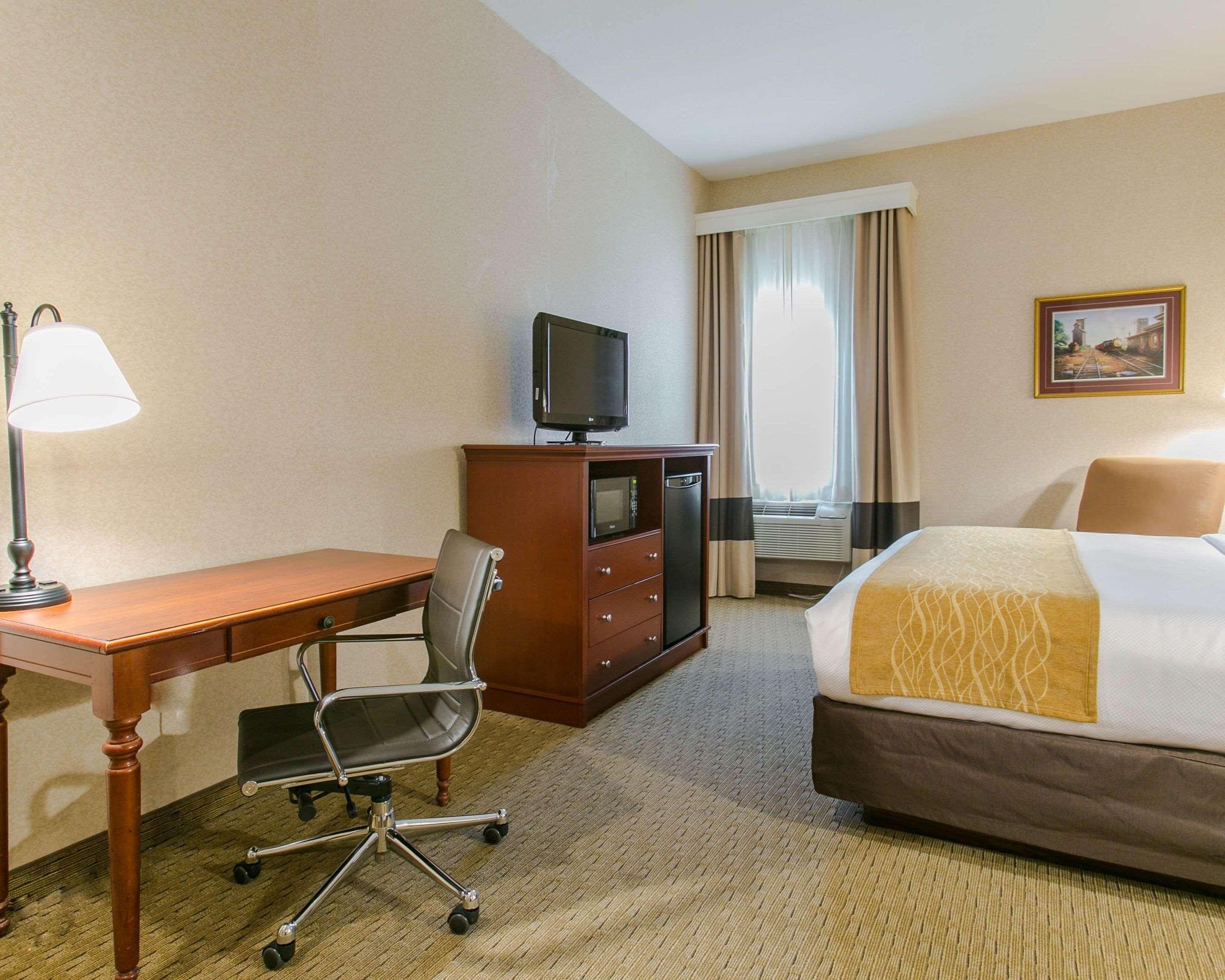 Comfort Inn Warrensburg Station Exterior photo