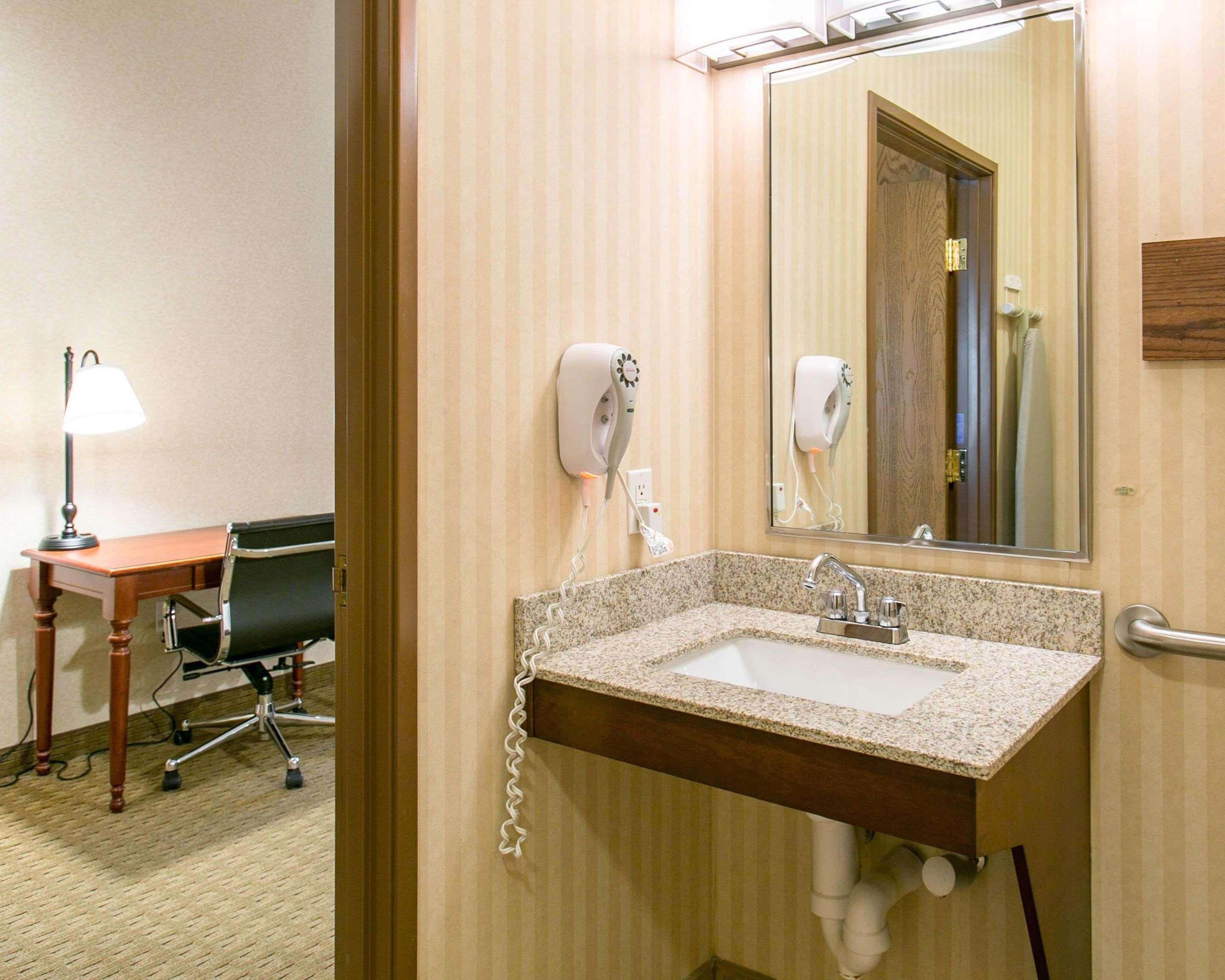 Comfort Inn Warrensburg Station Exterior photo