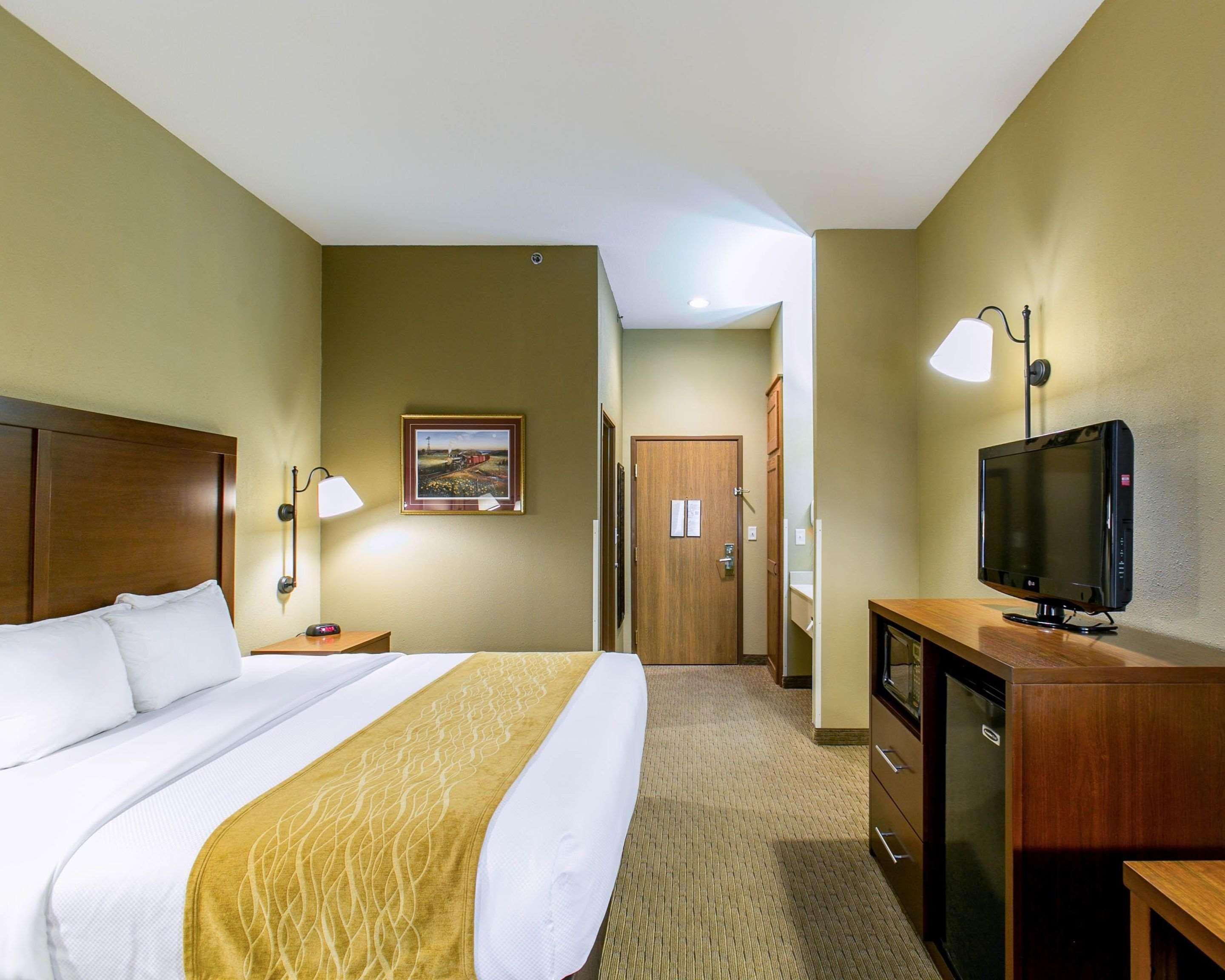 Comfort Inn Warrensburg Station Exterior photo