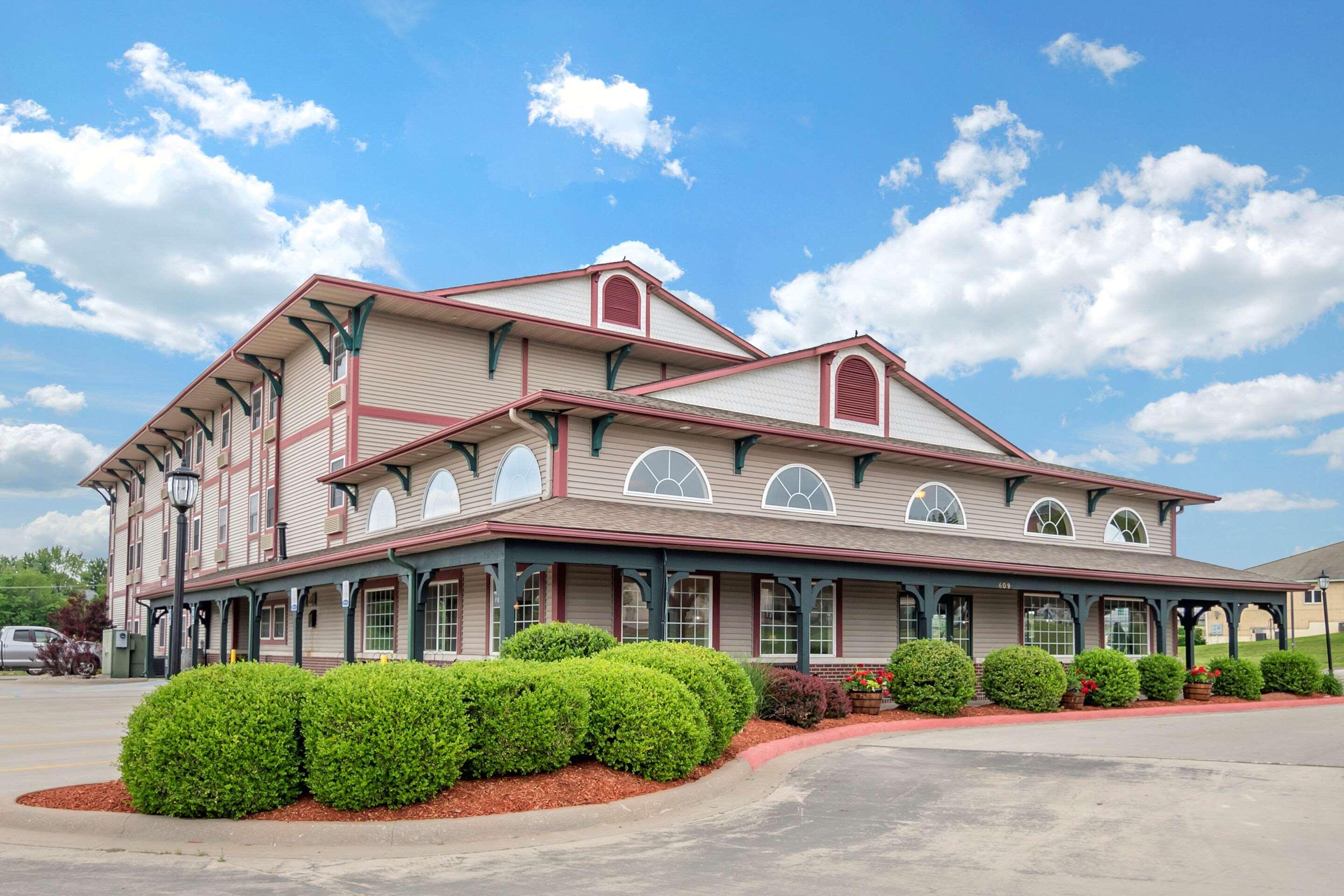 Comfort Inn Warrensburg Station Exterior photo