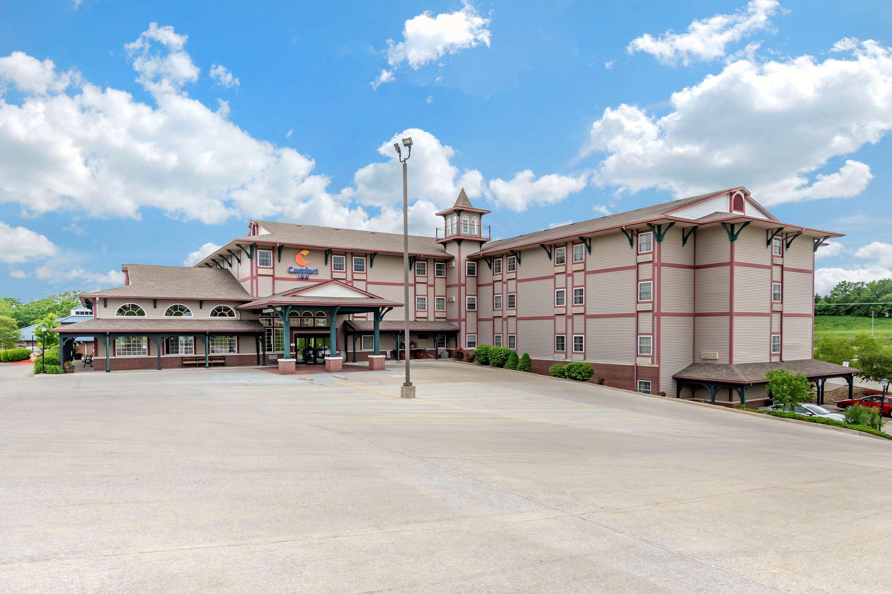 Comfort Inn Warrensburg Station Exterior photo