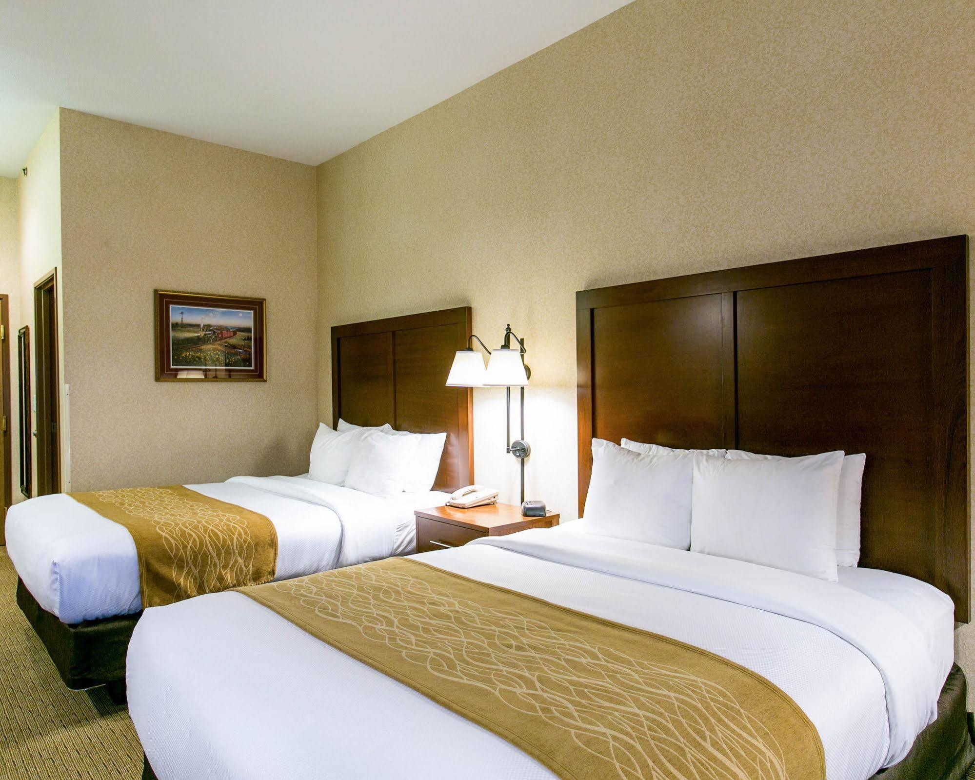 Comfort Inn Warrensburg Station Exterior photo